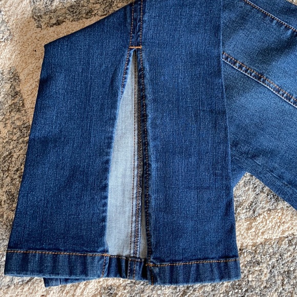 Women's Petite Dual Stretch Back Slit Flared Jeans - Picture 6 of 7